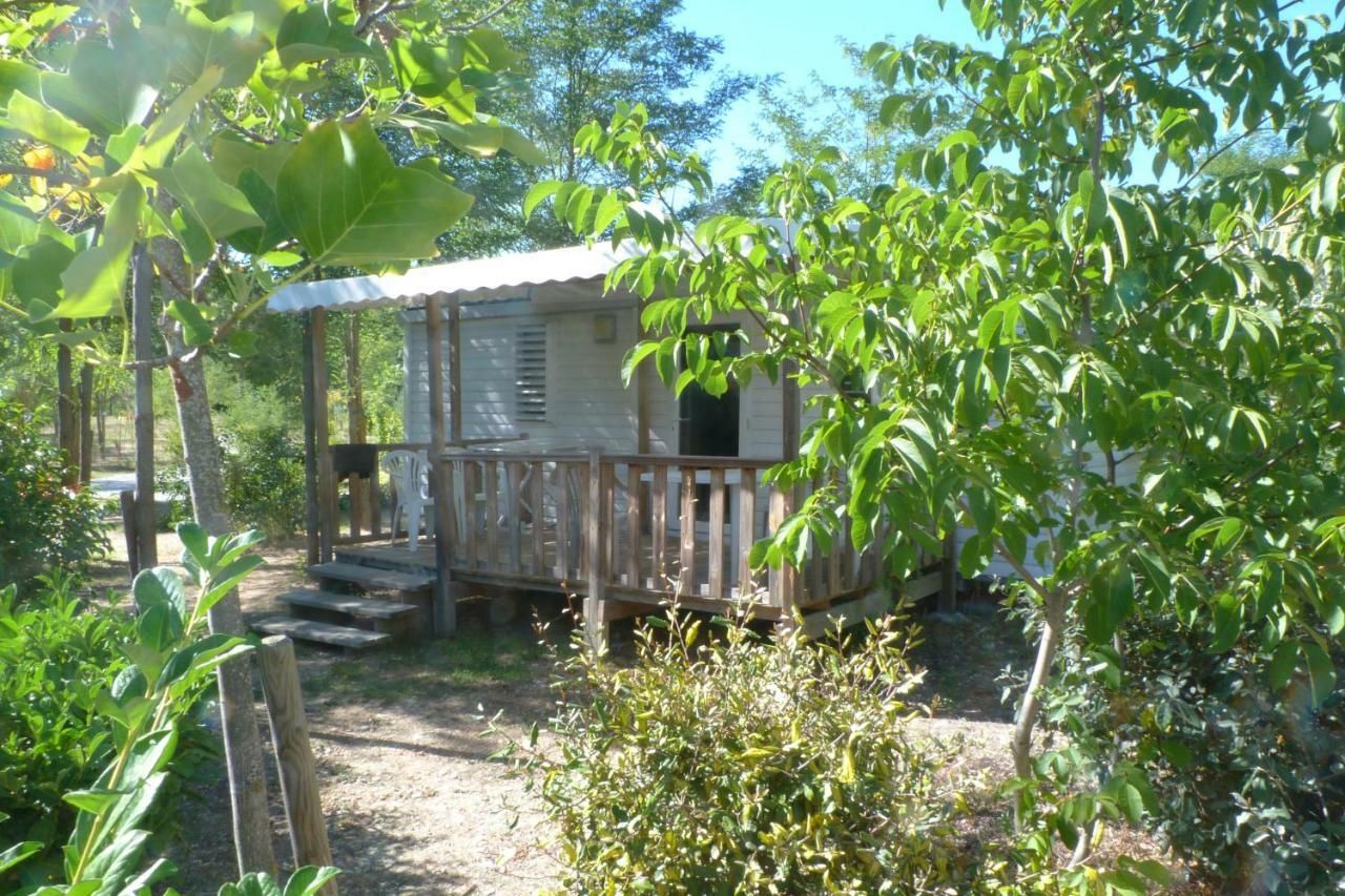 Camping L'Eau Vive Dauphin Exterior photo