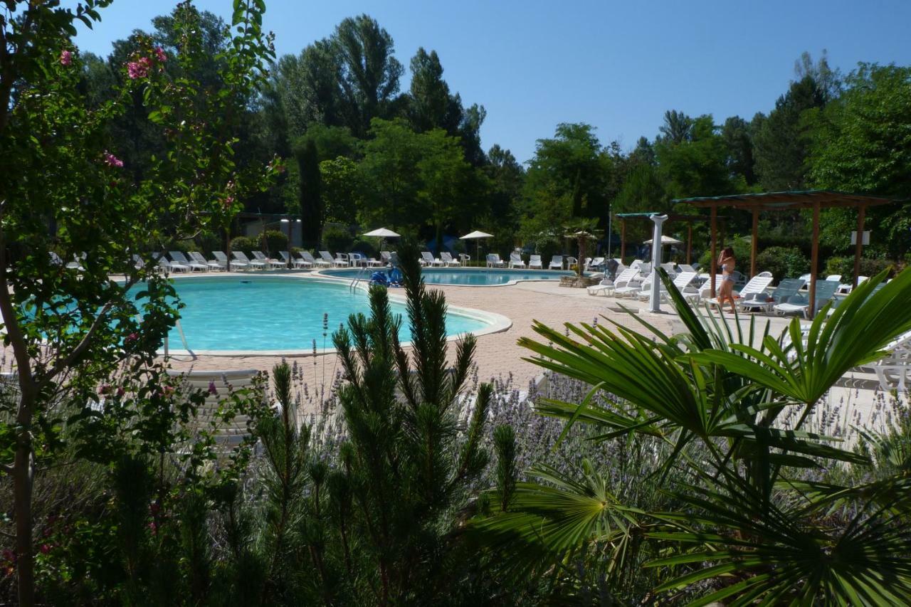 Camping L'Eau Vive Dauphin Exterior photo